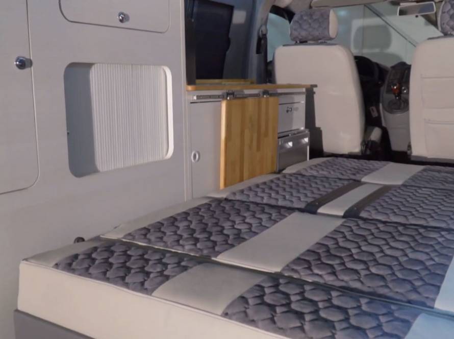 yatak olabilen karavan koltuk